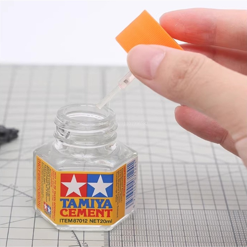 Klej modelarski 40ml 87003/870 – Tamiya Model Paint Set recenzja i cena